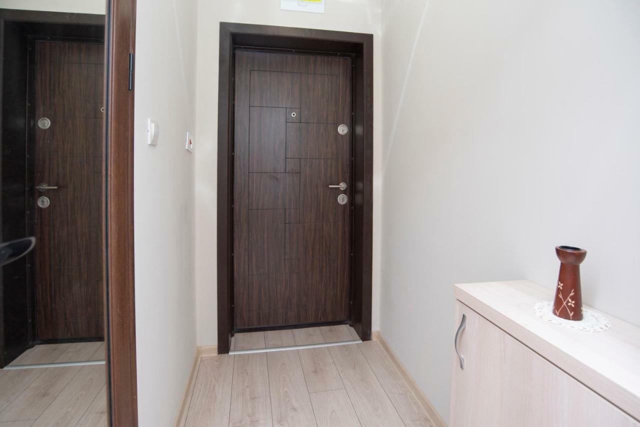 Lynn'S Oasis-Ocean Touch In Core Downtown Apartment Burgas Bagian luar foto