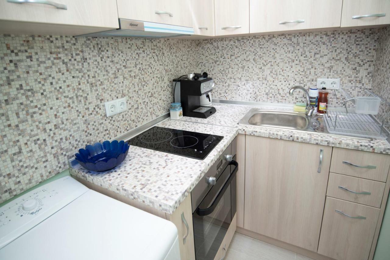 Lynn'S Oasis-Ocean Touch In Core Downtown Apartment Burgas Bagian luar foto