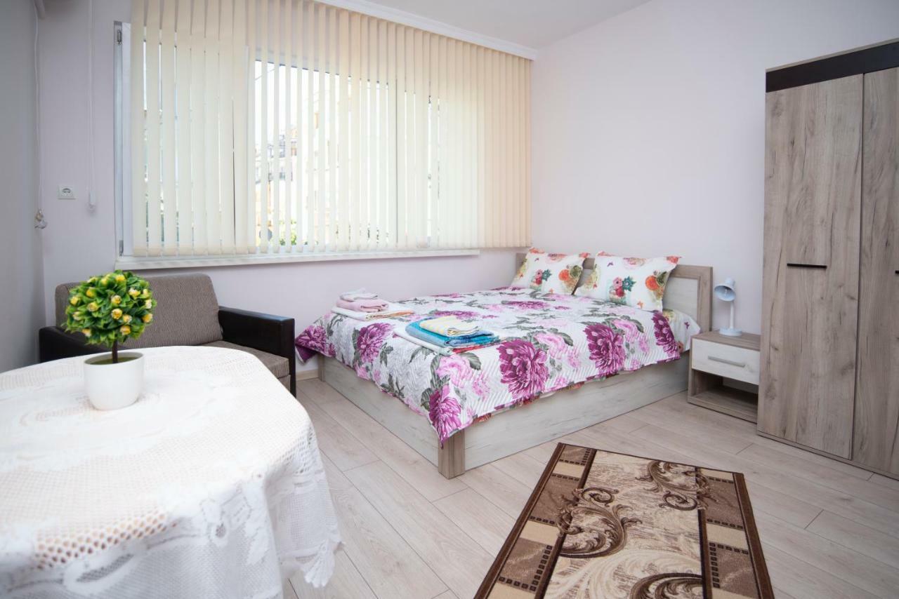 Lynn'S Oasis-Ocean Touch In Core Downtown Apartment Burgas Bagian luar foto